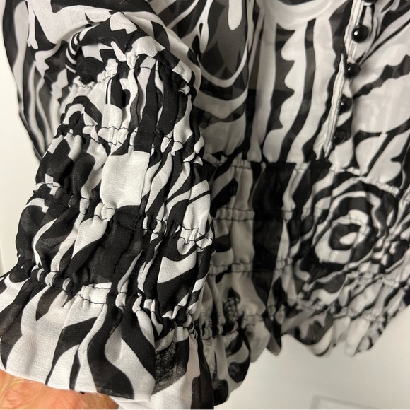 Eci Black and White Women's Top size large - Picture 2 of 8